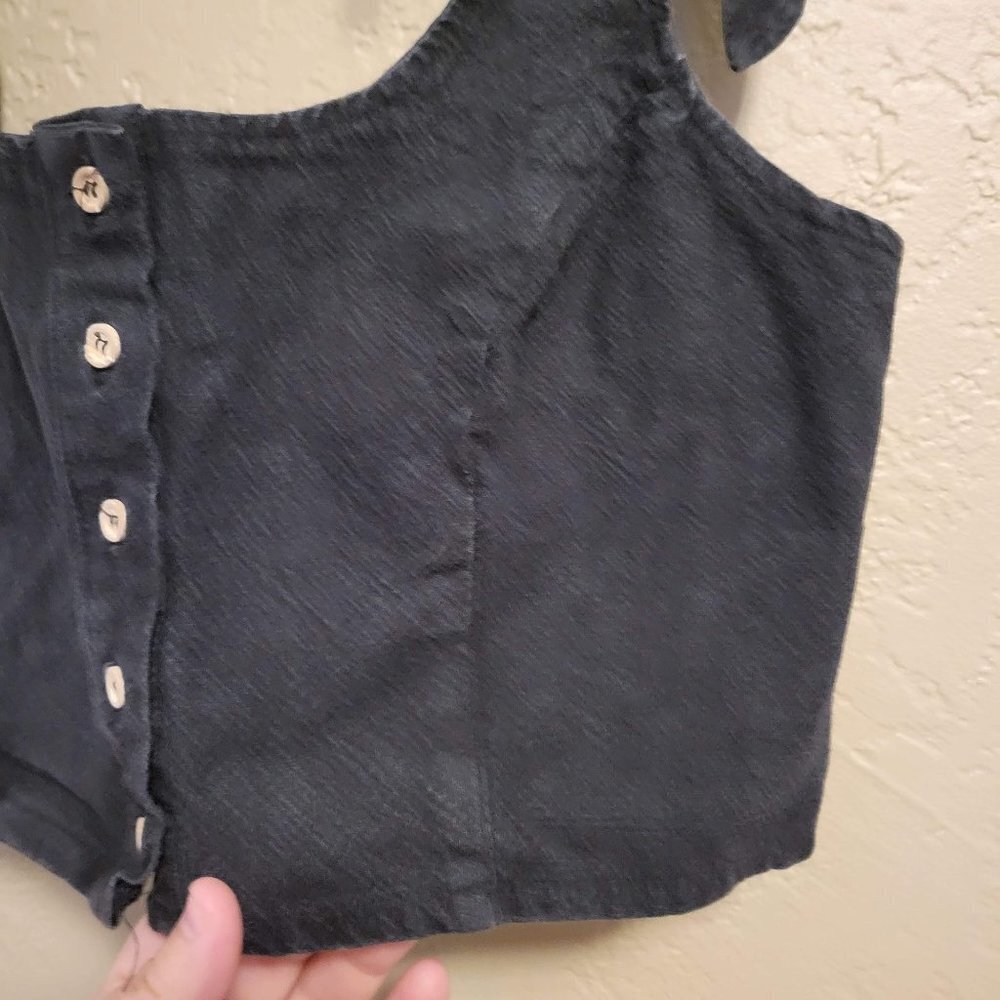 Kendall & Kylie Black Tie-Shoulder Button Front Crop Top - Picture 5 of 6